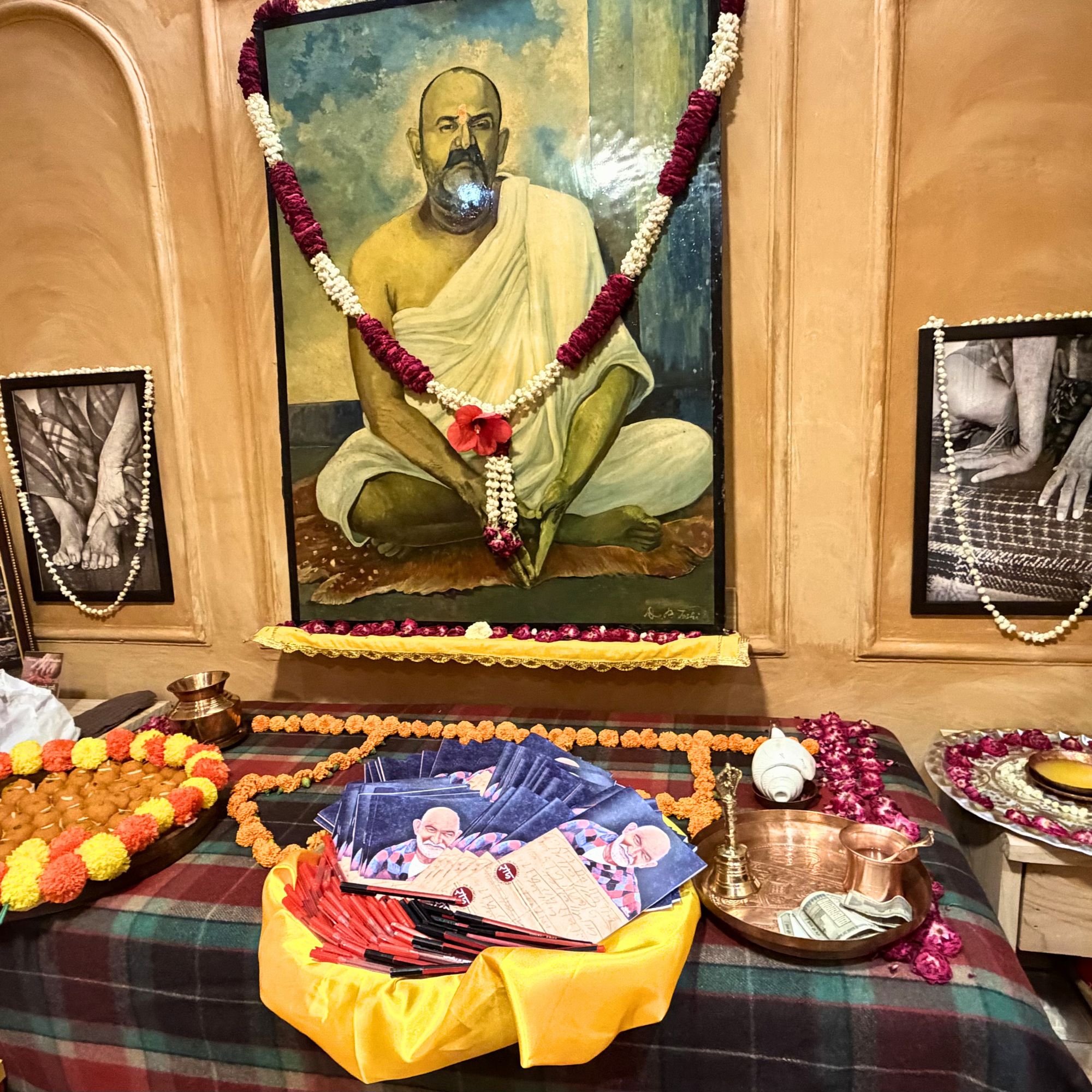 Neem Karoli Maharaj Kutir — interior view 1